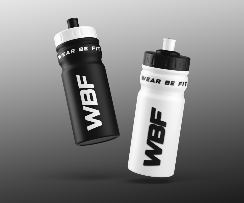 Pack botella deportiva Wear Be Fit blanca con logo negro y botella deportiva negra con logo blanco WBF