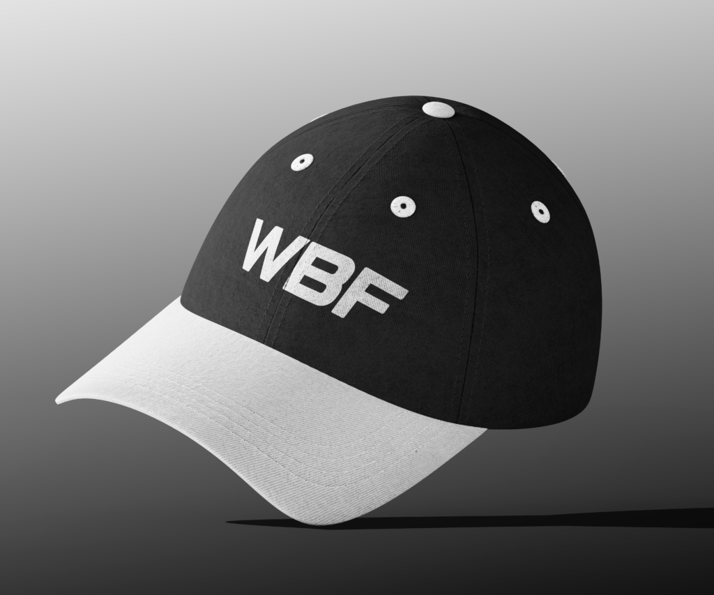 Gorra negra y blanca Wear Be Fit con logo WBF bordado.